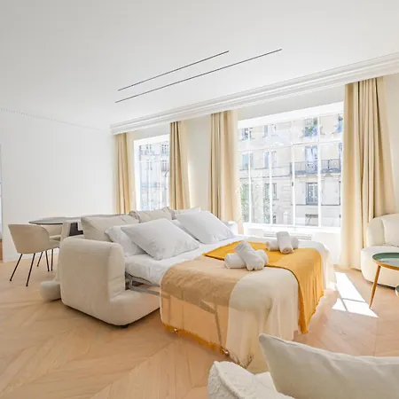 דירה Luxurious & Famous Parisian Flat